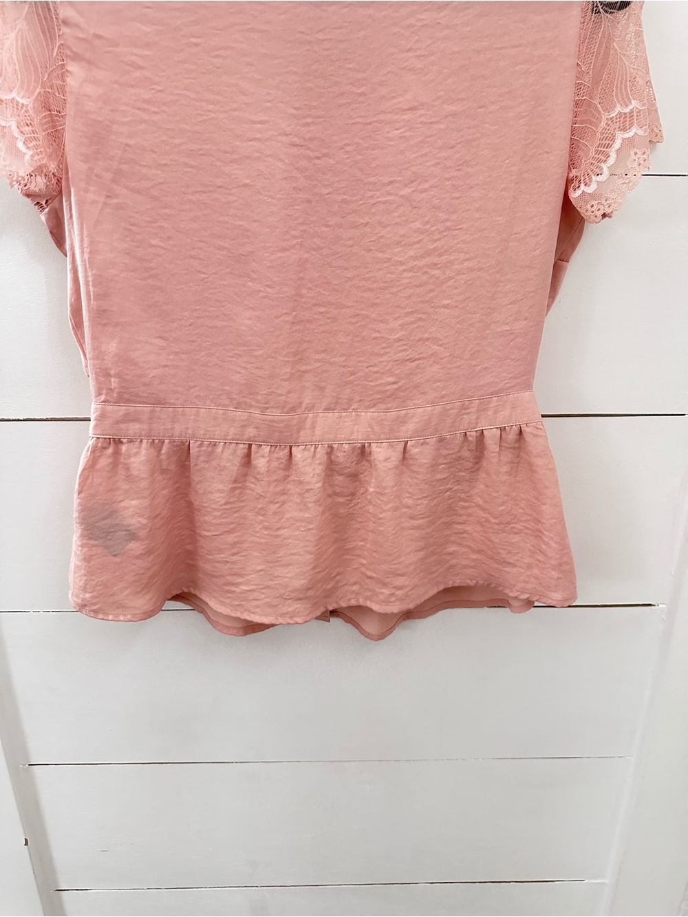 WHOWHATWEAR S Peplum yoke pink lace detail short sleeve ruffle waist button top - Picture 7 of 12